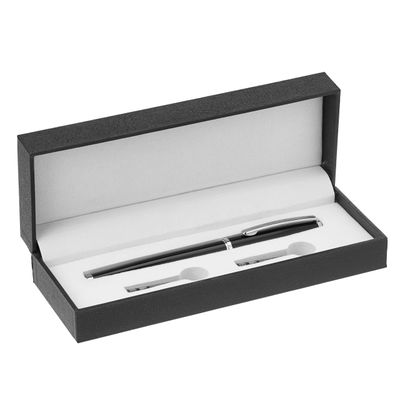 AmazonBasics catalogue image: Fountain pen in presentation packaging; no spare-cartridge count is implied.